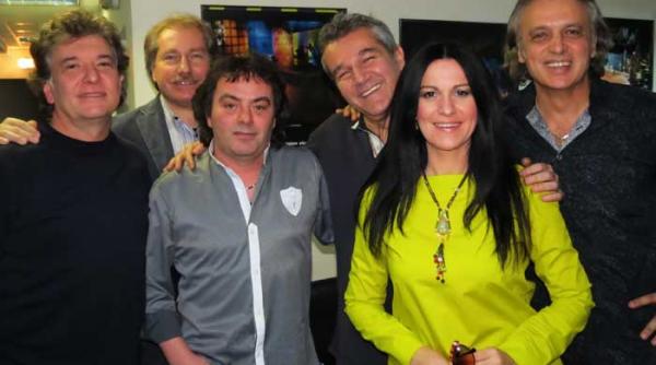 holograf nu cantam latino dar avem corazon si cojones si merita vazut