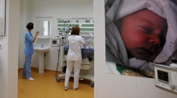 mita electorala cu pampers biberoane si laptop uri