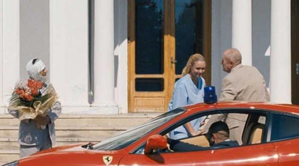 gaitan ministrul din ferrari cu girofar