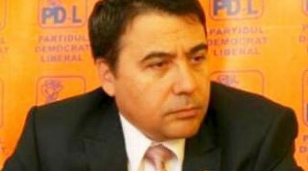 ministrul fermier stelian fuia isi conduce tractorul cu placere