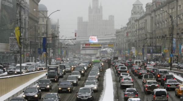 putin promite sa desfiinteze coloanele oficiale care blocheaza traficul in moscova