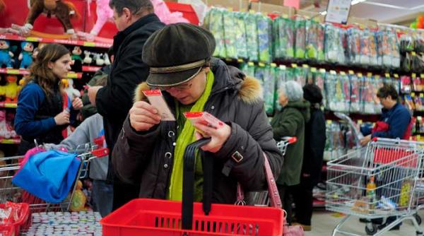 un roman din trei nu isi permite o masa cu carne sau sa isi plateasca la timp chiria ipoteca sau facturile la utilitati