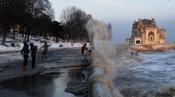 cazinoul din constanta si faleza atacate de furtuna de gradul 9 galerie foto