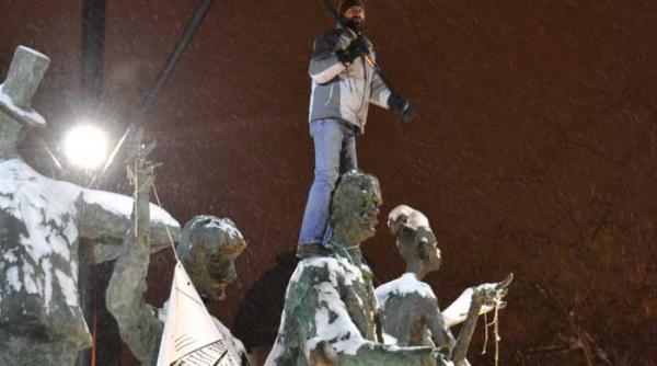 frack off la ambasada romaniei din londra