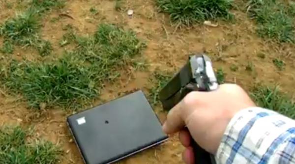 o postare pe facebook l a facut pe un tata sa traga 9 gloante in laptopul fiicei video