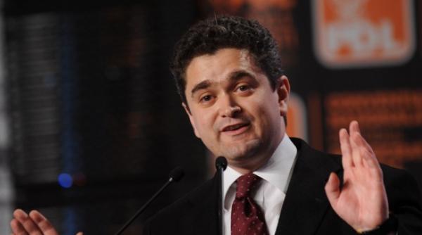 paleologu ponta a inteles ca prinzi mai multe albine cu mierea decat cu pliciul