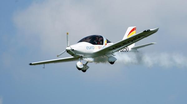 tot mai multe taxiuri brazdeaza cerul cat costa ora de zbor si de ce se cauta