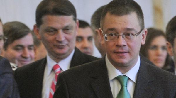 mihai razvan ungureanu impreuna cu ministrii internelor si apararii s au deplasat cu elicopterul in vrancea