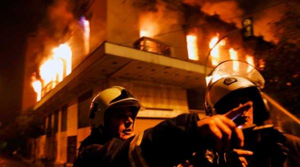 centrul atenei in flacari parlamentul elen a avizat un nou program de austeritate video