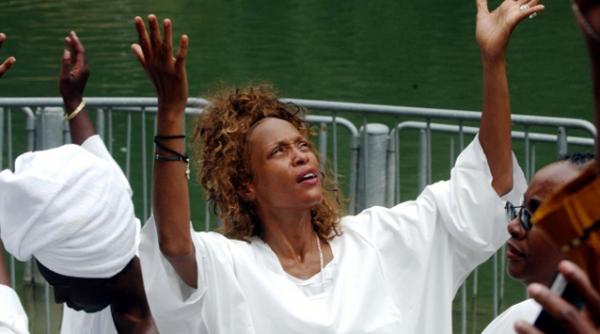 whitney era la un pas de faliment