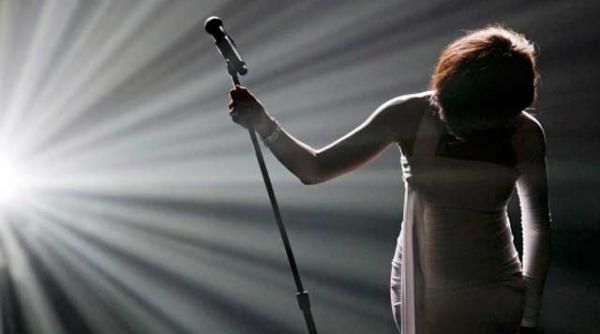 whitney houston singurul artist din lume cu sapte albume consecutive recompensate cu discul de platina