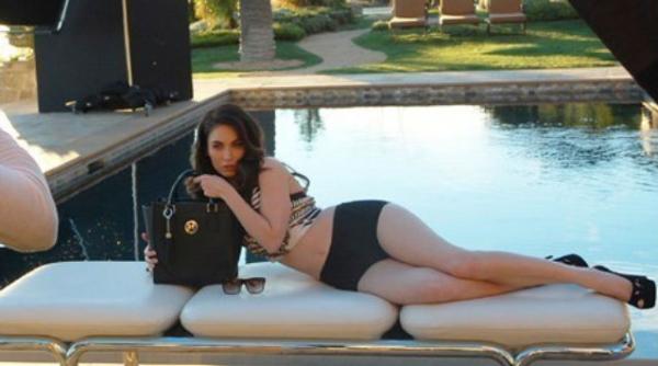 megan fox promoveaza genti de piele din coreea de sud foto