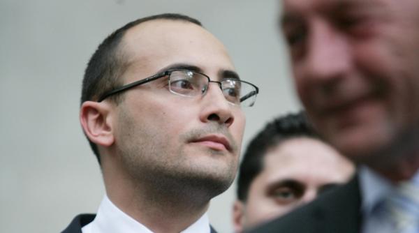 basescu a ramas si fara purtator de cuvant