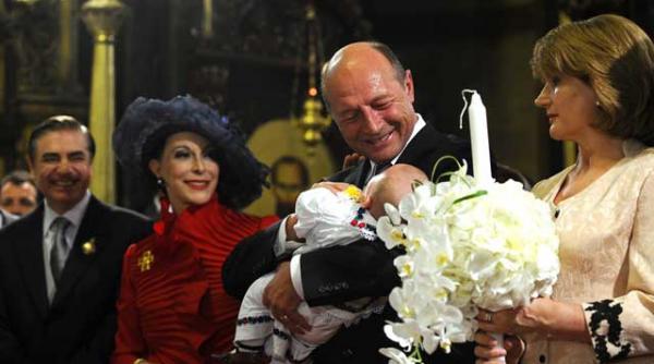 cum au intrat basestii in familia regala