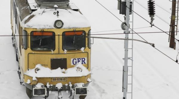 zeci de trenuri anulate curse aeriene afectate de ceata restrictiile cfr si situatia traficului aerian