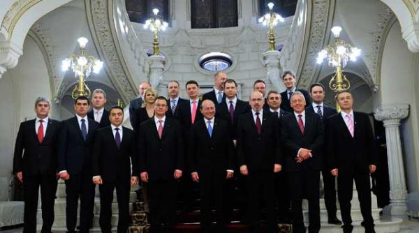 cabinetul ungureanu contestat de usl
