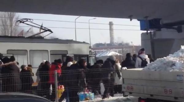 un tramvai de pe linia 11 a luat foc in zona grozavesti video