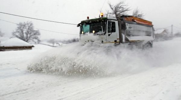54 de localitati sunt in continuare izolate si 34 de drumuri judetene sunt blocate din cauza ninsorilor