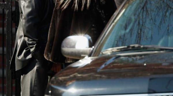 fostul sot dat afara din biserica