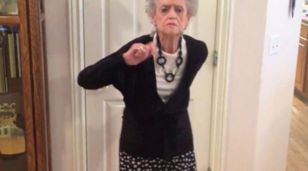 video o bunicuta i a adus un omagiu inedit cantaretei whitney houston