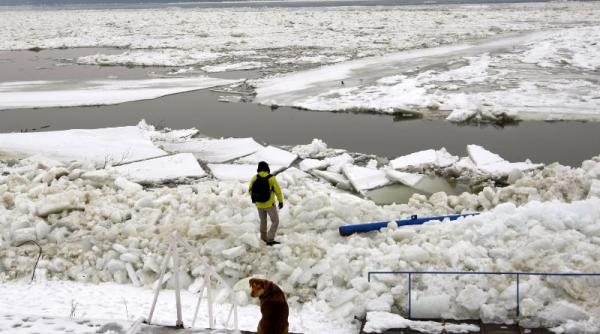 sloiurile de gheata de pe dunare au avariat sute de barci in belgrad