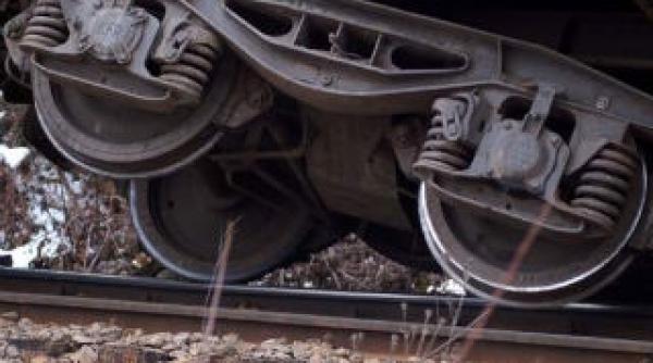 un vagon al unui tren de calatori a deraiat pe ruta oradea arad