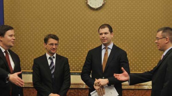 franks a venit sa vada clona lui boc ungureanu a transmis fmi si ue ca va respecta angajamentele fostului guvern