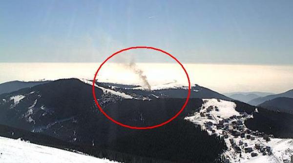 acoperisul hotelului n t din ranca a ars timp de doua ore vezi imaginile inregistrate de webcam ul jurnalul ro