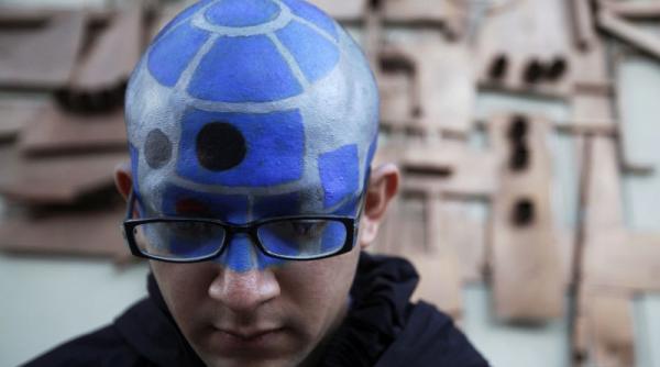 google dezvolta ochelarii destepti asemanatori cu un iphone care au ecran in loc de lentile