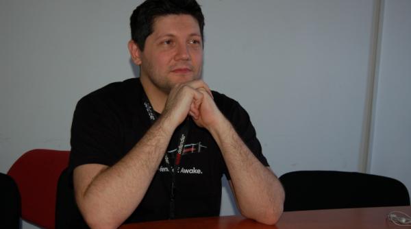 romanul care apara facebook yahoo si chiar cia dragos gavrilut un informatician care pur si simplu te lasa cu gura cascata