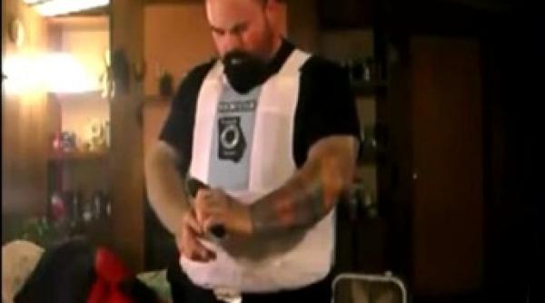 s a impuscat singur in stomac si s a ales cu o vanataie video