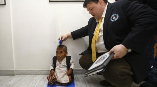 cel mai scund barbat din lume un batran dintr un sat din nepal