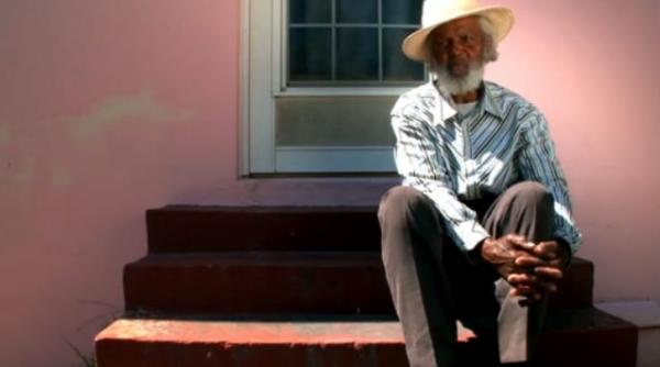 video johnny barnes domnul fericit striga oamenilor sase ore pe zi te iubesc