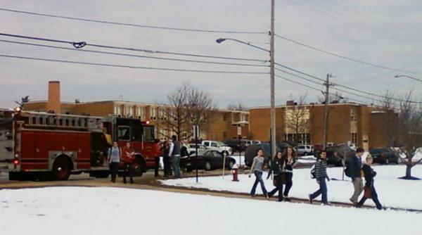 atac armat la o scoala din ohio un elev a fost ucis si alti patru raniti suspectul care frecventa cursurile scolii a fost arestat video