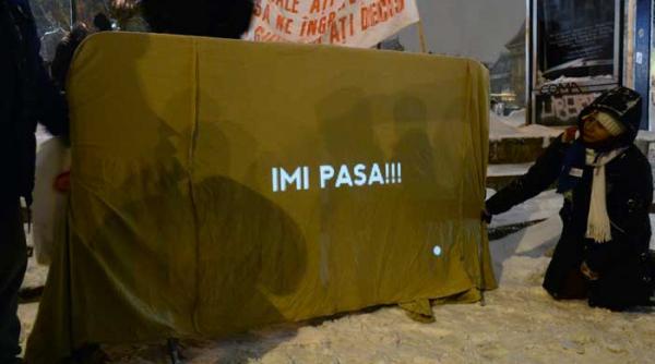 cine sunt ciumpalacii si viermii din piata universitatii