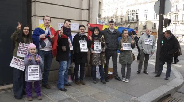 comunitatea romanilor din franta continua de sase saptamani sa manifeste pentru demnitate