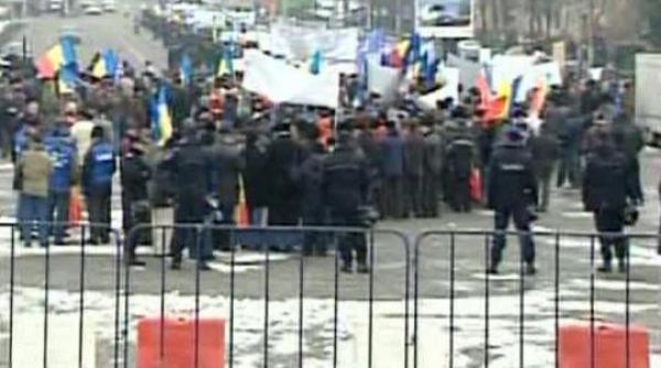 militarii disponibilizati protesteaza la palatul cotroceni