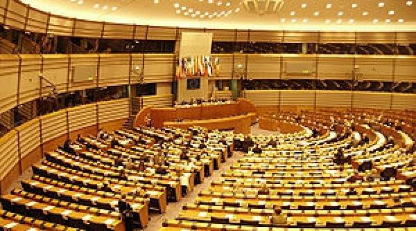 reducerea tarifelor de roaming votata in parlamentul european