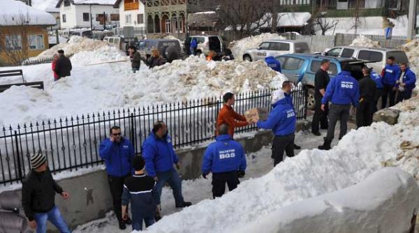 voluntar pe frontul zapezii o zi din viata unui salvator anonim