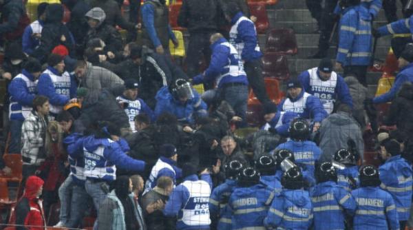 jandarmii au castigat meciul cu suporterii in timpul partidei romania uruguay scor 1 1