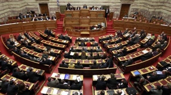 parlamentul de la atena aproba noi reduceri bugetare cerute de creditorii greciei