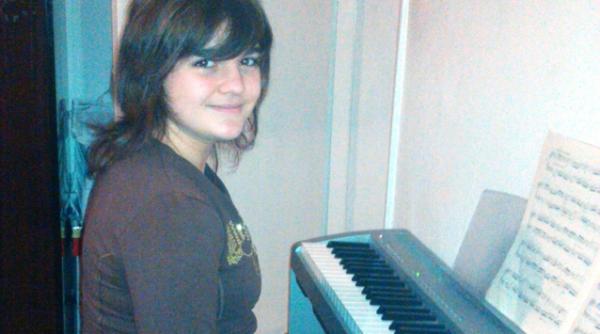 performanta pe burta goala povestea denisei micuta romanca admisa cu 10 la conservatorul din florenta