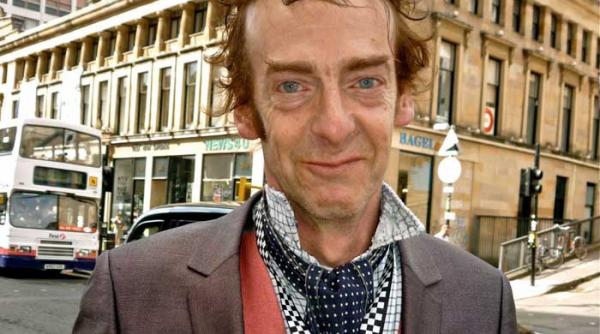 starul punk ed tudor pole in concert la niste domni