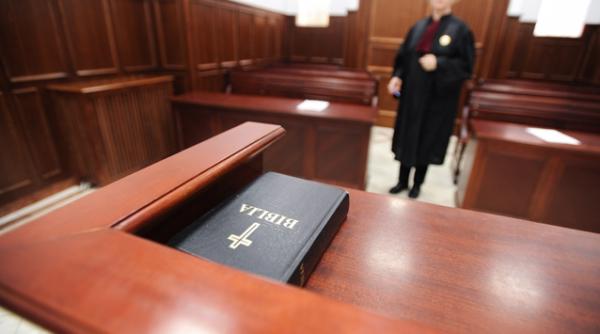 un puscarias inchis pentru inselaciune si a luat licenta in drept