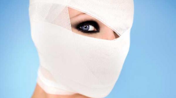 chirurgia plastica te poate intineri cu 9 ani