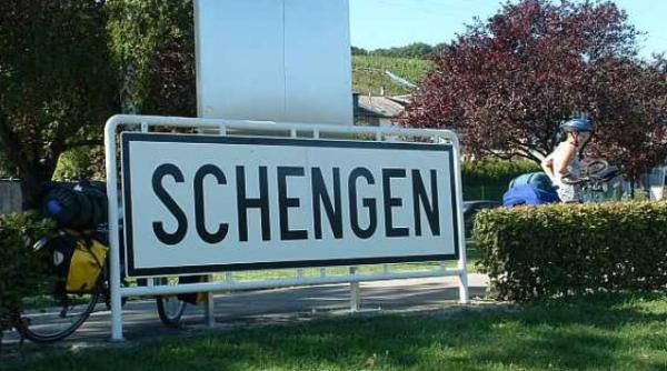 decizia aderarii romaniei si bulgariei la spatiul schengen a fost amanata pentru luna septembrie