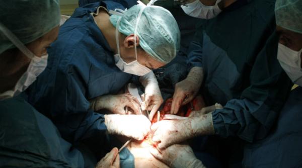 doi pacienti au primit transplanturi cu rinichi cancerosi