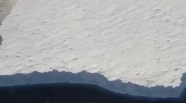 spectaculos un iceberg de dimensiunile new york ului se desprinde dintr un ghetar din antarctica video