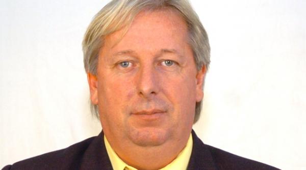 din cauza fotbalistilor care lucrau cu mafia pariurilor un director sportiv s a aruncat de la etaj