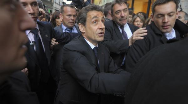 sarkozy atacat cu oua si pietre in orasul basc bayonne video